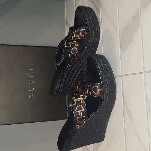 Authentic Gucci shoes - Picture 2 of 11